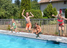La Legerie in Pensol, Limousin, Haute-Vienne, Frankrijk zwembad La Lègerie 30pluskids