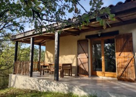 Aux Martis in Paulhiac Zuidwest Frankrijk gite met terras Aux Martis 30pluskids
