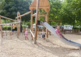 Huttopia CityKamp Camping de Paris, Frankrijk speeltuin CityKamp Camping de Paris 30pluskids