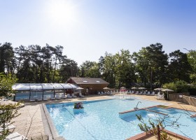 Camping Huttopia La Pinede, Frankrijk zwembad Camping La Pinède - Excenevex 30pluskids