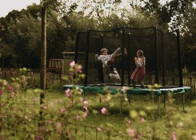 BoerenBed Hoeve De Pippert de Betuwe Nederland trampoline BoerenBed Hoeve de Pippert 30pluskids