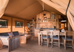 Quinta do Cascalhal in Noord-Portugal safaritent woonkamer 2019 Portugal Noord - Quinta Do Cascalhal 30pluskids