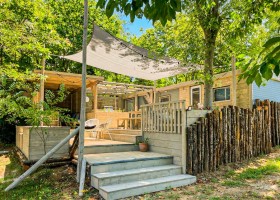 STOERbuiten Belves Lodge Dordogne Frankrijk buitenkant lodge STOERbuiten Belves lodge, Dordogne 30pluskids