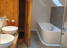 Bosvillapark Eureka in Twente, Nederland badkamer-bubbelbad-sauna Villapark Eureka 30pluskids