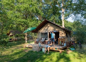 Camping Huttopia de Roos in Beerze-Ommen, Nederland safaritent Camping Huttopia De Roos 30pluskids