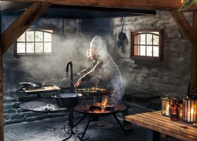 Treelodge in de Kempen, Belgie koken in schuur PERS_HIGH_©LUCID_TREELODGE_jan22_015 Treelodge 30pluskids