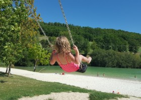 Les Escaliers de La Combe in de Lot, Frankrijk recreatiemeer Les Escaliers de La Combe  30pluskids
