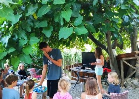 Agriturismo Crose in Piemonte, Italie Filmavond_onder_vijgenboom Agriturismo Crose 30pluskids