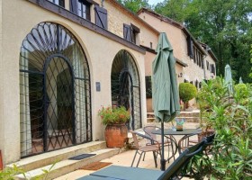 Font Neuve tussen Lot en Dordogne Frankrijk terras Font Neuve 30pluskids