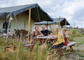 Le Petit Montperroux in de Bourgogne, Frankrijk gezin MarijedeRuijter Camping Le Petit Montperroux 30pluskids