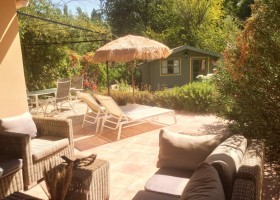 Rendez-vous in Roaix, Frankrijk terras bij huisje Vakantieverblijf Rendez-Vous 30pluskids