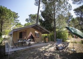 Camping Huttopia_Fontvieille, Frankrijk ManuReyboz tent hoofd Camping Huttopia Fontvieille 30pluskids