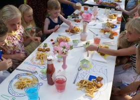 8a-Pyrenees Passions in Estadens Frankrijk diner-kids Domaine Pyrénées Passions  30pluskids