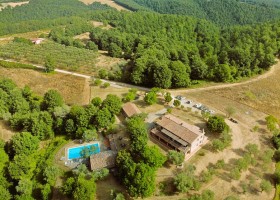 Pian della Bandina in Umbrie, Italie van bovenaf La Casa dei Contadini 30pluskids
