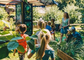 De Vreemde Vogel in Midden-Delfland, Nederland zweefmolen doorkijkje De Vreemde Vogel 30pluskids