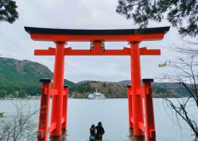 Travelnauts japan-hakone-mount-fuji-rode-shrine Travelnauts rondreis Japan 30pluskids