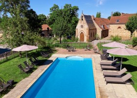Chateau du Tirondet in Sannat, Creuse, Frankrijk ZWEMBAD 1 Chateau du Tirondet 30pluskids