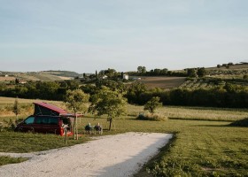 VistaFermo-Allora-in Le Marche Italie jeu-de-boules-baan Agriturismo Camping Vista Fermo 30pluskids