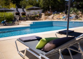 Casa Verdazul in de Algarve, Portugal zwembad ligbedje B&B Guesthouse Casa Verdazul 30pluskids