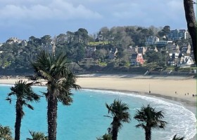 Le Cheval Rouge Bretagne Frankrijk strand met palmbomen Le Cheval Rouge Vacances 30pluskids