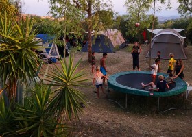 Villa Bussola in Le Marche, Italie spelende kinderen Agriturismo Villa Bussola  30pluskids