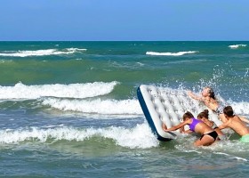 Villa Bussola in Le Marche, Italie zeepret Agriturismo Villa Bussola  30pluskids
