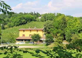 Tendi op Agriturismo Le Sorgive e Le Volpi bij Gardameer, Italie restaurant Tendi op Agriturismo Le Sorgive e Le Volpi 30pluskids