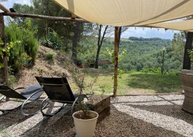 Casa Glamping Sorriso in Umbrie Italie interieur terras met prachtig uitzicht Casa & Glamping Sorriso 30pluskids