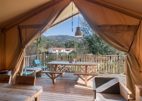 Quinta do Cascalhal in Arco de Baulhe, Noord-Portugal safaritent met veranda Portugal Noord - Quinta Do Cascalhal 30pluskids