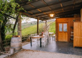 Agriturismo Angeli Sognanti in Le Marche, Italie hooischuur terras Agriturismo Angeli Sognanti 30pluskids
