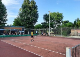 Camping de Salviac Lot et Garonne Frankrijk tennisbaan Camping de Salviac 30pluskids