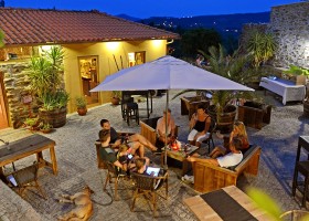Casa Fontelheira in Noord-Portugal, binnenplaats avond Casa Fontelheira 30pluskids