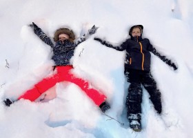 Travelnauts Finland Lapland sneeuwengel Travelnauts familiereis winters Lapland 30pluskids