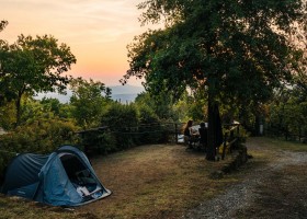 Camping Lucherino in Toscane, Italie tent camping Camping Lucherino 30pluskids