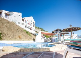 Hacienda Guaro Viejo terrein zwembad kl.jpg Hacienda Guaro Viejo 30pluskids