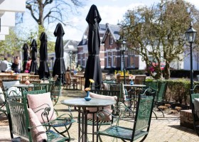 Hotel de Keizerskroon in Apeldoorn Veluwe terras Bilderberg Hotel De Keizerskroon 30pluskids