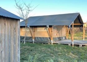 Bonneblond in de Auvergne, Frankrijk safaritent Domaine Bonneblond 30pluskids