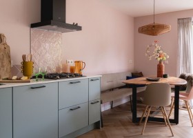 Boslodge Huismus in Nunspeet op de Veluwe Gelderland keuken met eethoek Boslodge Huismus 30pluskids