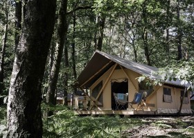 Camping Huttopia Lac de Sille, Frankrijk Quentin-Huriez tent hoofd Camping Huttopia Lac de Sillé 30pluskids