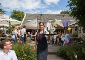 De Vreemde Vogel in Midden-Delfland, Nederland terras De Vreemde Vogel 30pluskids