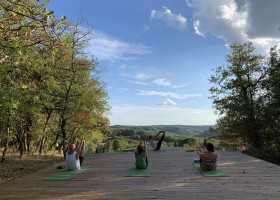Lot Sous Toile in de Lot, Frankrijk yoga met uitzicht Lot Sous Toile 30pluskids