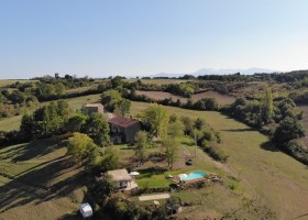 Domaine du Cammazet in Lapenne, Frankrijk vanuit de lucht Domaine du Cammazet 30pluskids