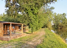Camping Huttopia Baie du Mont St Michel, Frankrijk huisje aan water Camping Huttopia Baie du Mont St Michel 30pluskids