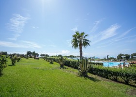Agriturismo Ninea in Calabrie, Italie tuin en zwembad Agriturismo Ninea 30pluskids