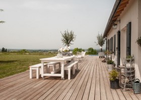 La Vie a la Campagne in St Etienne de Villereal in de Lot et Garonne Frankrijk terras met prachtig uitzicht Maison La Vie à la Campagne 30pluskids