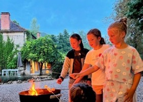 Domaine du Merlet in de Lot-et-Garonne, Frankrijk kids bij BBQ 2 Domaine du Merlet 30pluskids