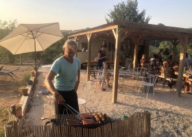 8 Domaine du Cammazet in Lapenne, Frankrijk vrijdag BBQ Domaine du Cammazet 30pluskids