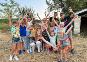 Domaine du Merlet in de Lot-et-Garonne, Frankrijk kinderen op de heuvel Domaine du Merlet 30pluskids