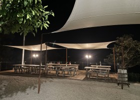 Agriturismo Anna-Rosa in Toscane, Italie gezamenlijk terras by night Agriturismo Anna-Rosa 30pluskids