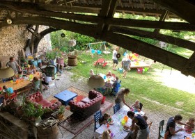 Les Escaliers de La Combe in de Lot, Frankrijk table d'hotes kinderdiner Les Escaliers de La Combe  30pluskids